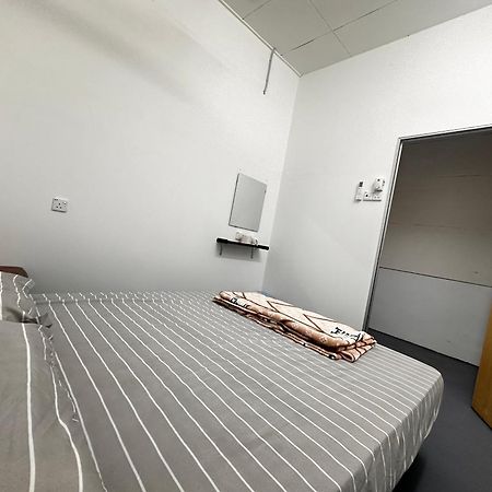 Jiaxin Dormitory - Puteri Wangsa 家馨旅舍 Ulu Tiram Dış mekan fotoğraf