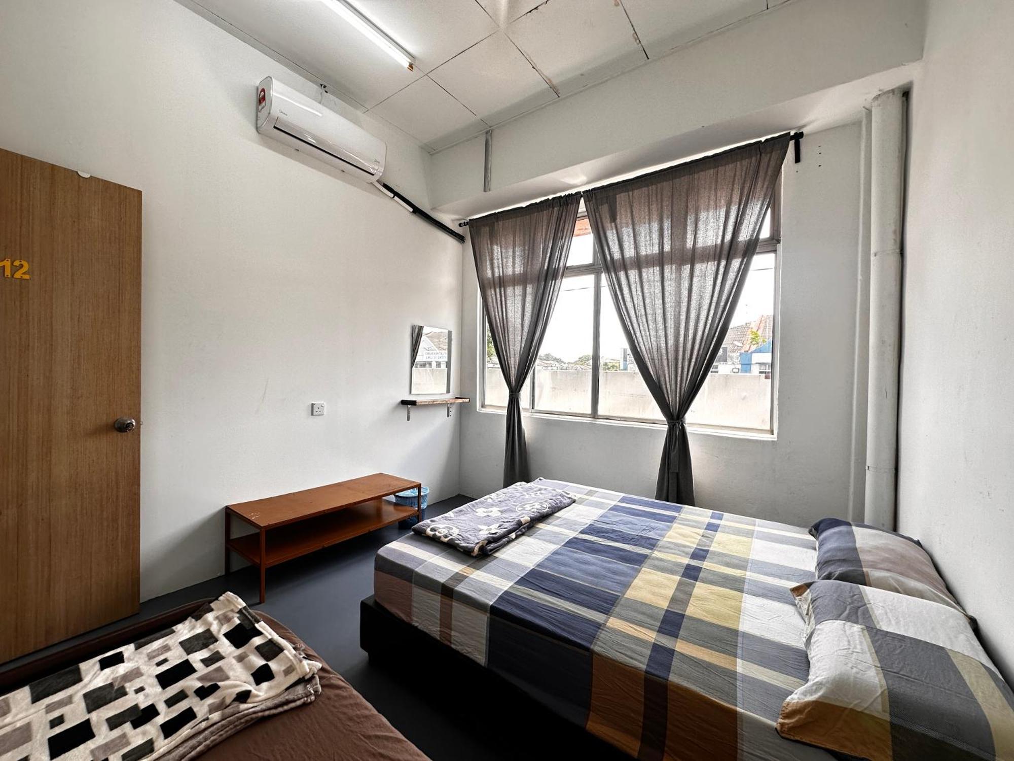 Jiaxin Dormitory - Puteri Wangsa 家馨旅舍 Ulu Tiram Dış mekan fotoğraf