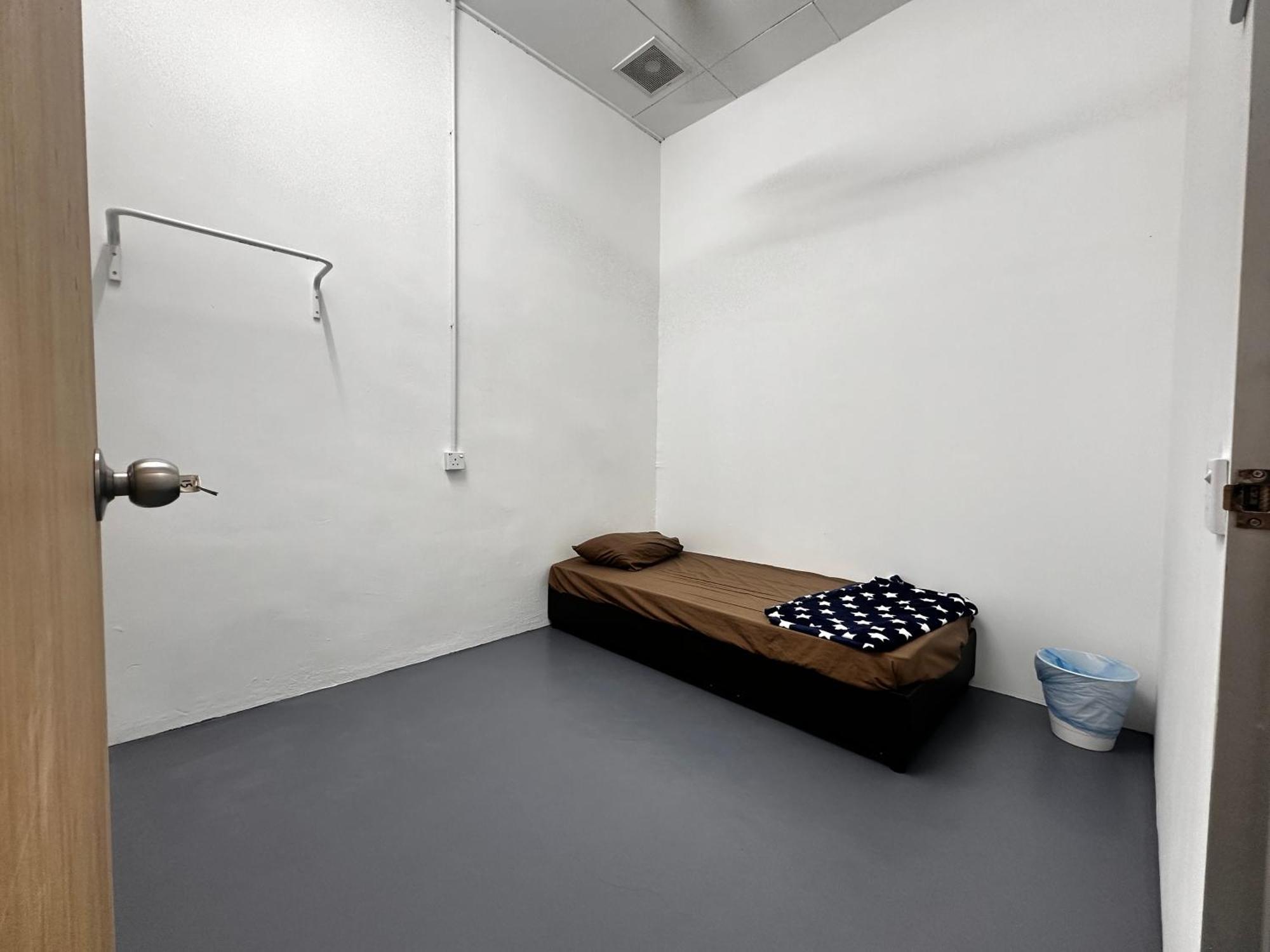 Jiaxin Dormitory - Puteri Wangsa 家馨旅舍 Ulu Tiram Dış mekan fotoğraf